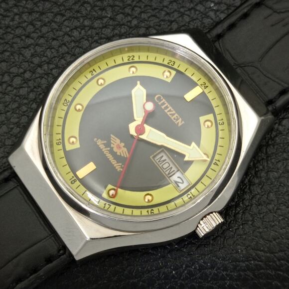 Vintage 1980 Citizen Automatic Mens Silver Watch W/daydate & Gold accents - Picture 6 of 9